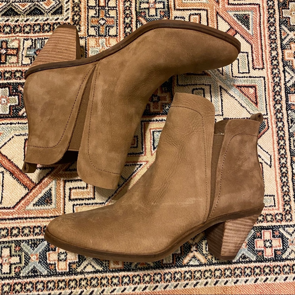 Lucky Brand tan/brown suede booties